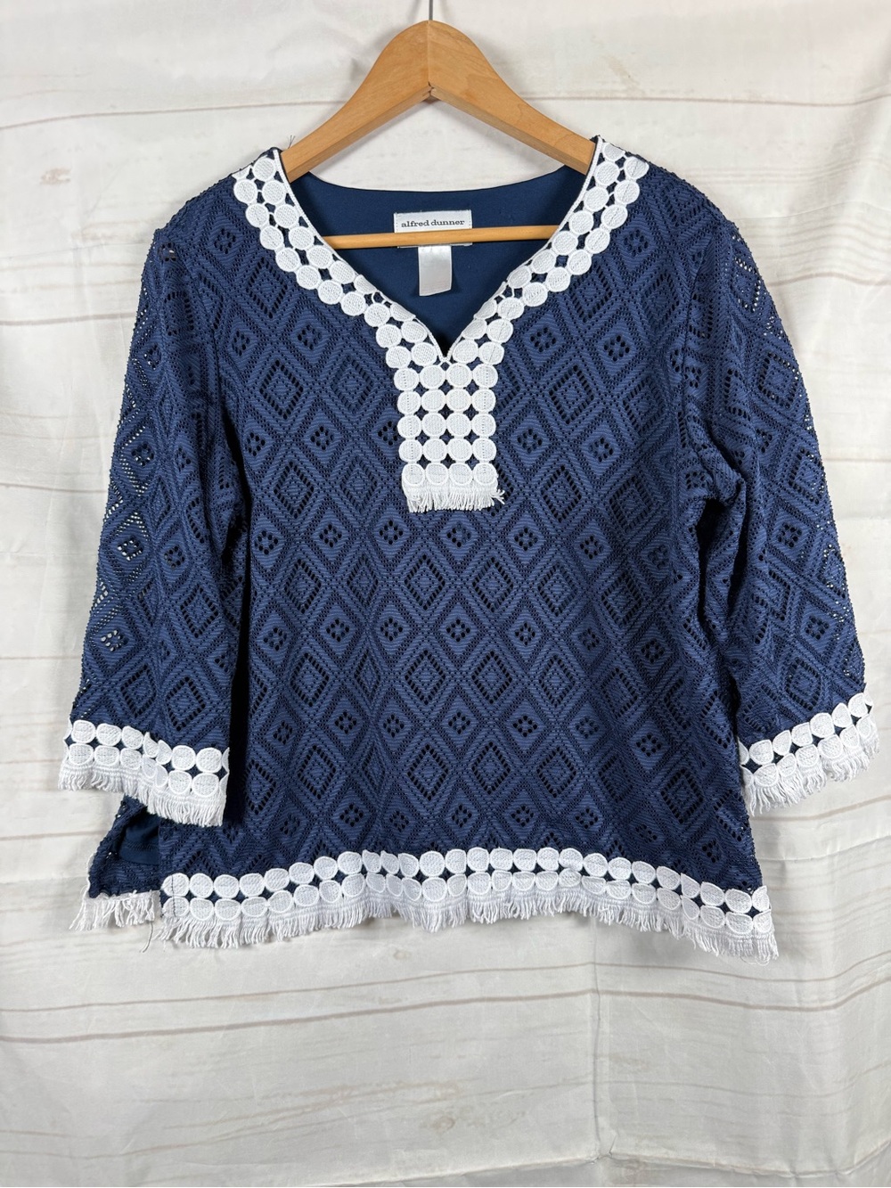 Alfred Dunner Navy Tunic with White Crochet Trim fits like M-L